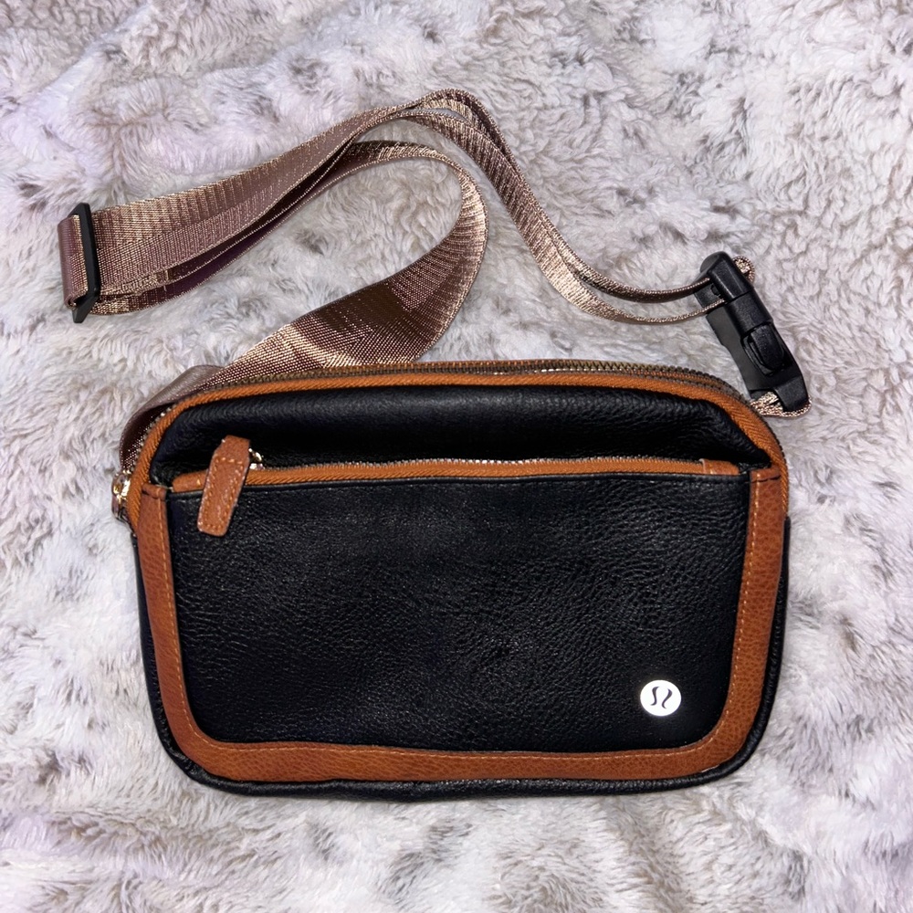 Color block sling bag in BLACK/BROWN - Lululemon